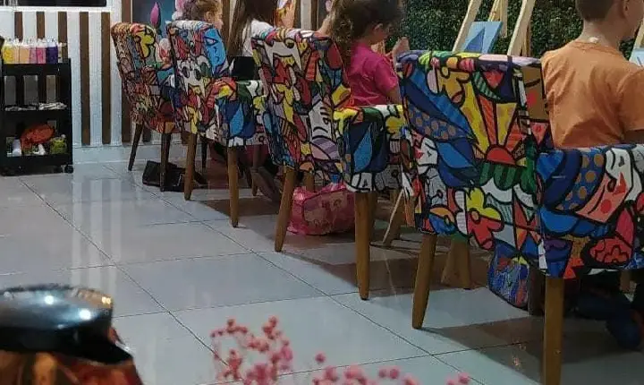 Ateliê da Lu oferece curso de pintura em tela para crianças em São Jorge D'Oeste