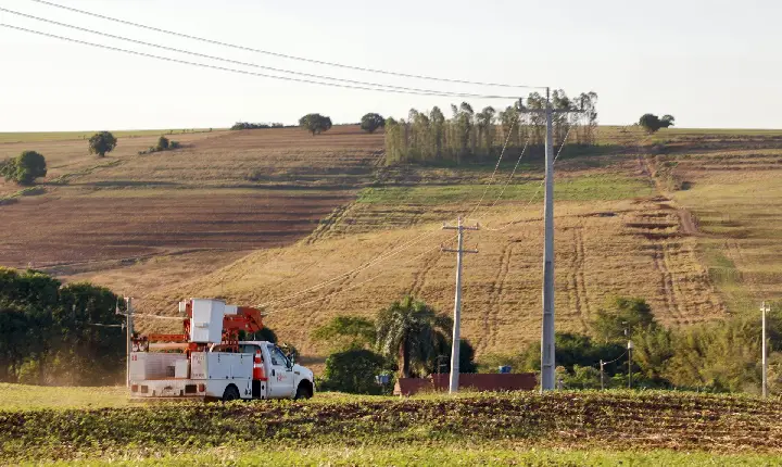 Do Clic Rural aos 19 mil km de redes do Paraná Trifásico, Copel leva investimentos ao campo