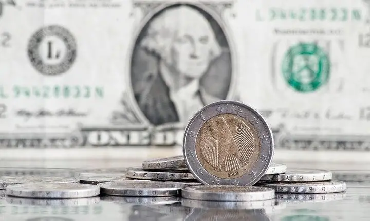 Em alta mundial, dólar é cotado a R$ 5,77