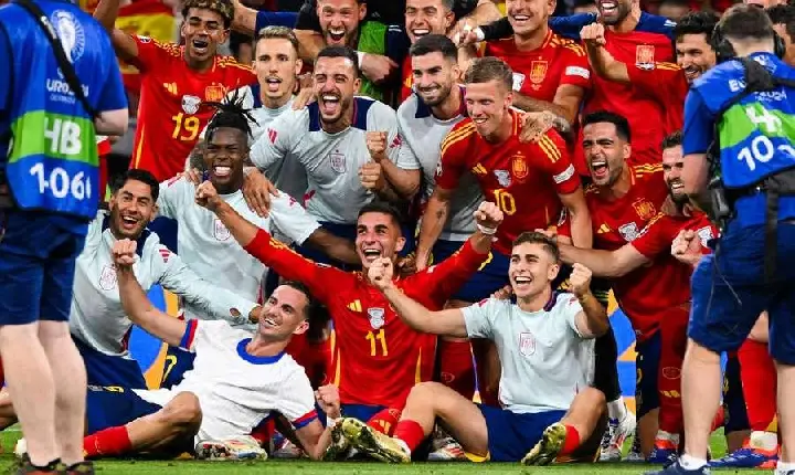 Espanha vence a Inglaterra e se torna primeira tetracampeã da Eurocopa