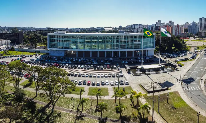 Novo boletim econômico destaca crescimento do Paraná e empregabilidade de jovens