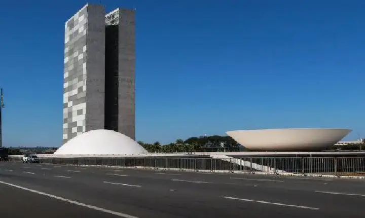 Senado e Câmara elegem novos presidentes neste sábado