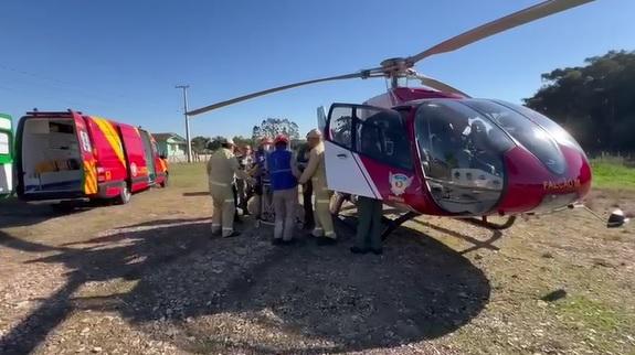 Carro ocupado por uma família capota e bebê de 9 meses morre