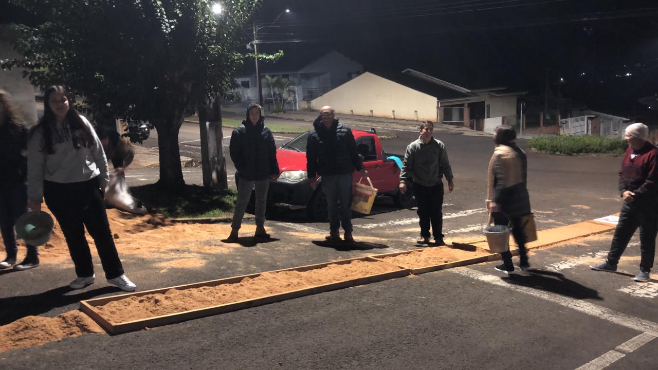 Confecção dos Tapetes de Corpus Christi Começou nesta madrugada  em São Jorge D' Oeste.