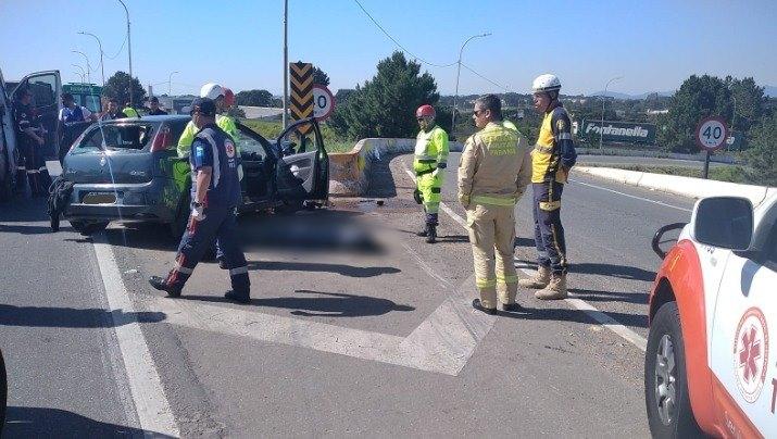 Mãe e filho morrem em acidente na manhã deste domingo