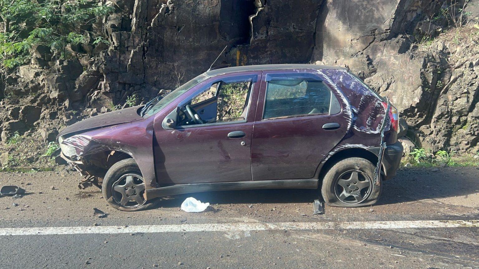 Mulher passa mal enquanto dirigia e sofre acidente