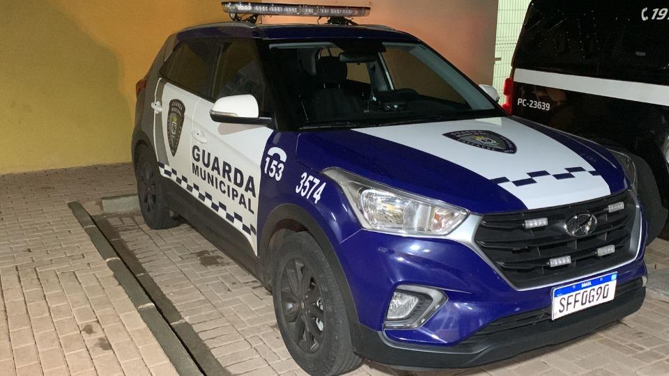 Mãe é presa acusada de tentar jogar filho do carro em movimento em Cascavel