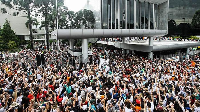 Professores da rede estadual do Paraná encerram greve