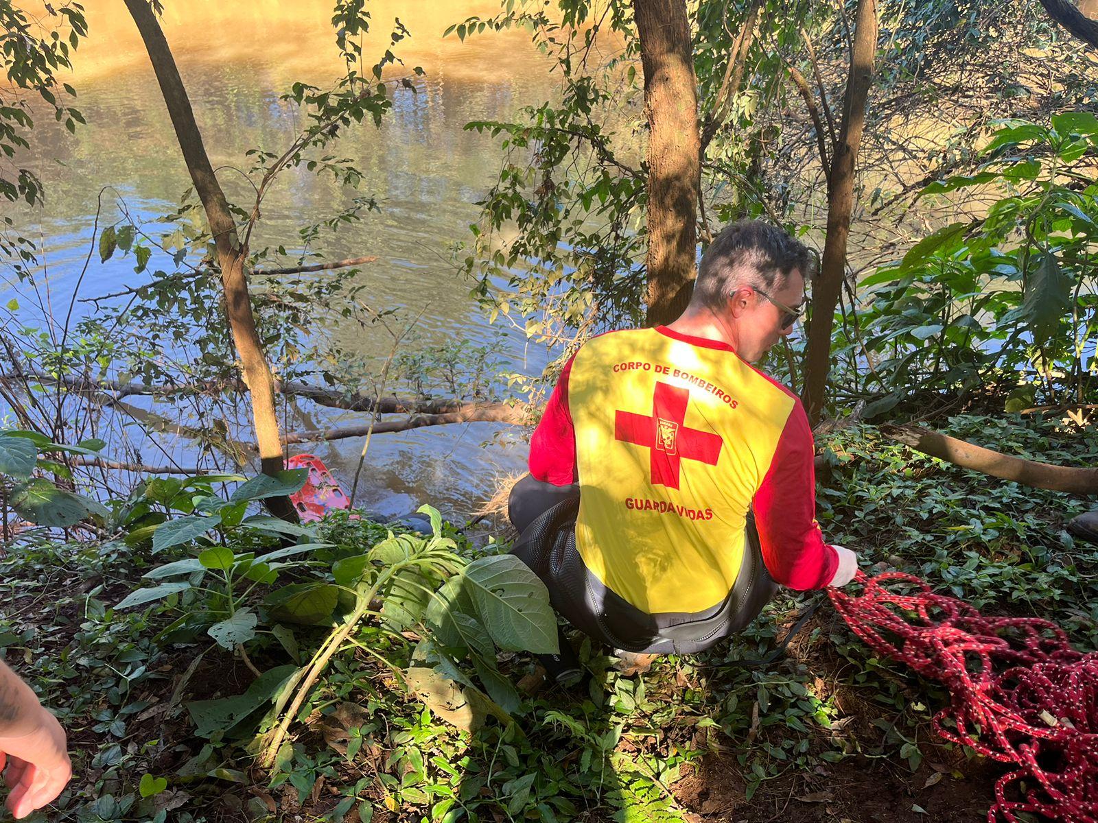 Corpo é encontrado em rio, em Itapejara