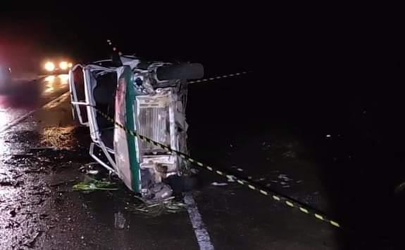 Homem morre ao ser ejetado de carro durante capotamento na PR-570 em Sulina 