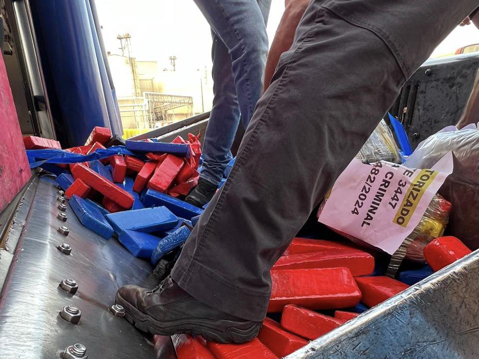 Polícia Civil incinera 10 toneladas de drogas em Cascavel